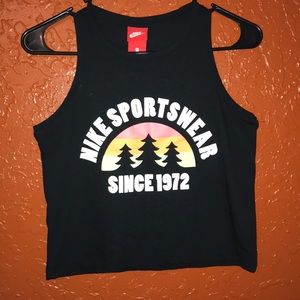 New without tag Nike sleeve less crop t-shirt
